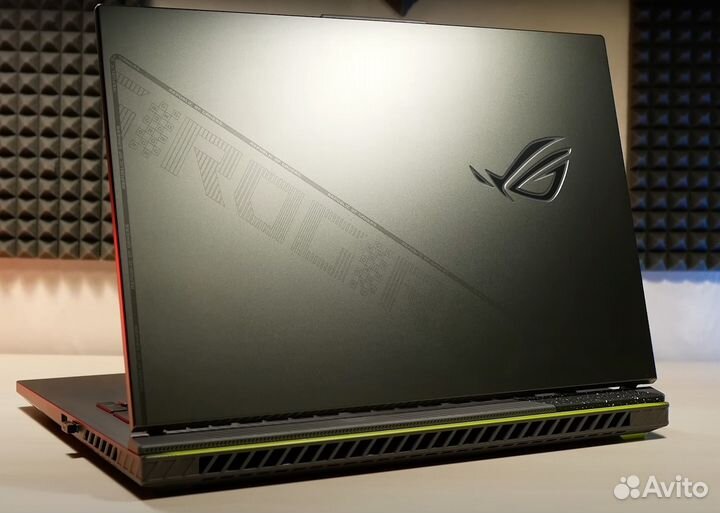 Asus Rog Strix Scar G18 (2023) G814ji-n6070w