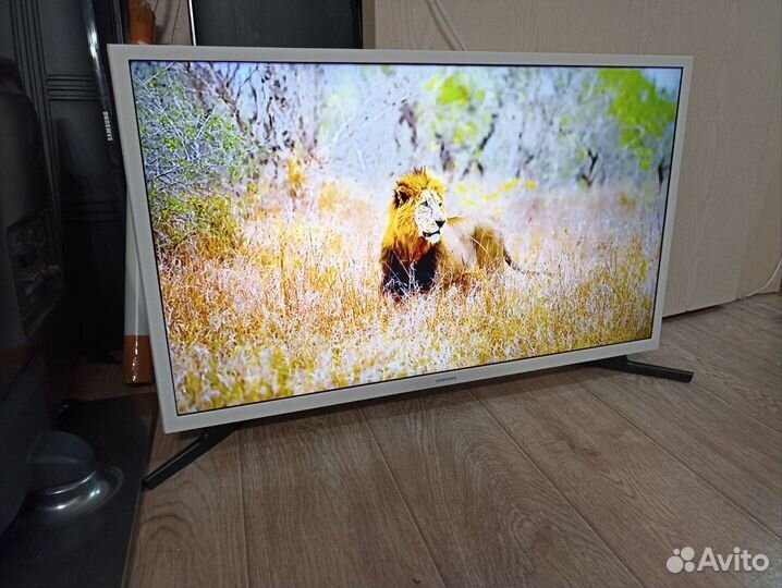 Белоснежный телевизор Samsung 32 дюйма 81 см SMART