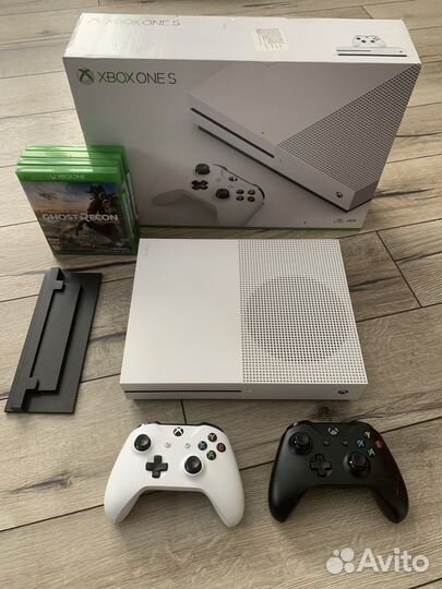 Xbox One s 1tb 2 геймпада с дисководом