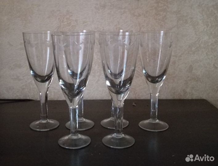 Бокалы, рюмки, стопки