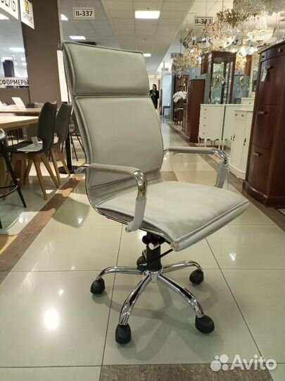 Компактное компьютерное кресло