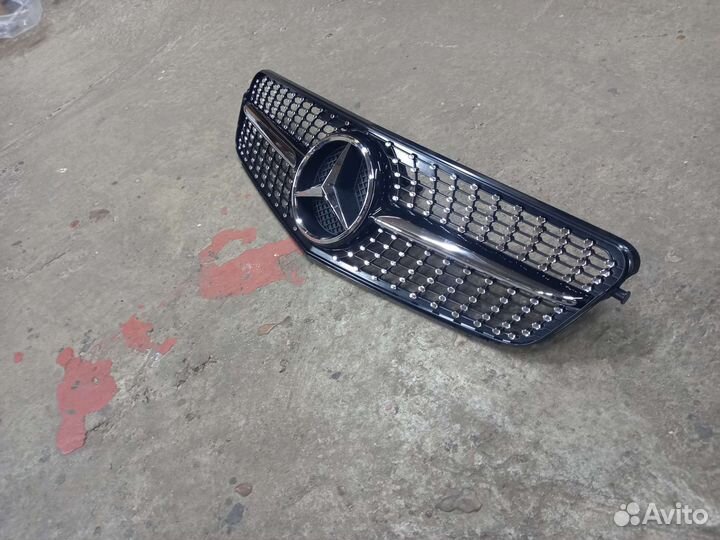 Решетка радиатора Mercedes W204 Diamond Black