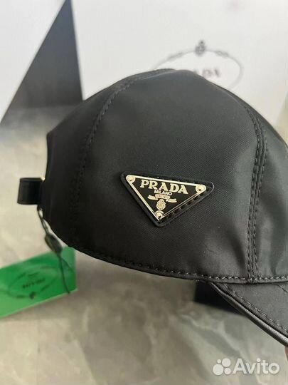 Кепка черная Prada
