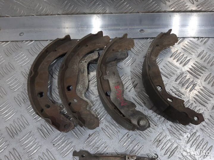 Механизм стояночного тормоза Renault Duster F4R