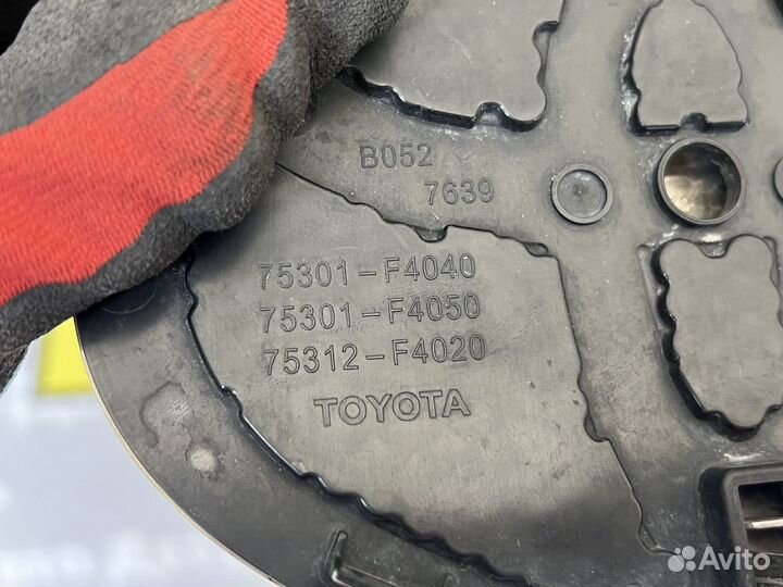 Эмблема решетки радиатора Toyota C-HR