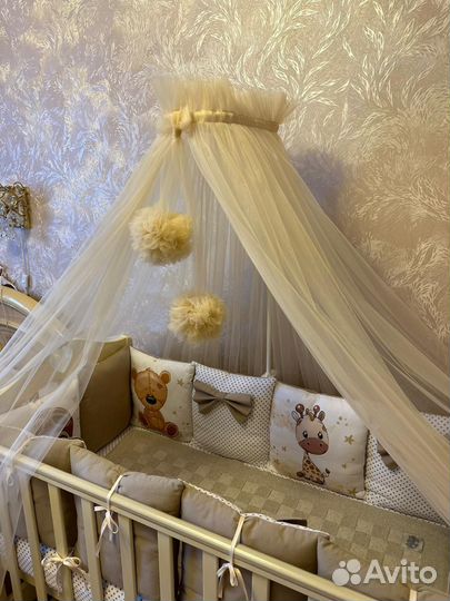 Детская кроватка с маятником и ящиком