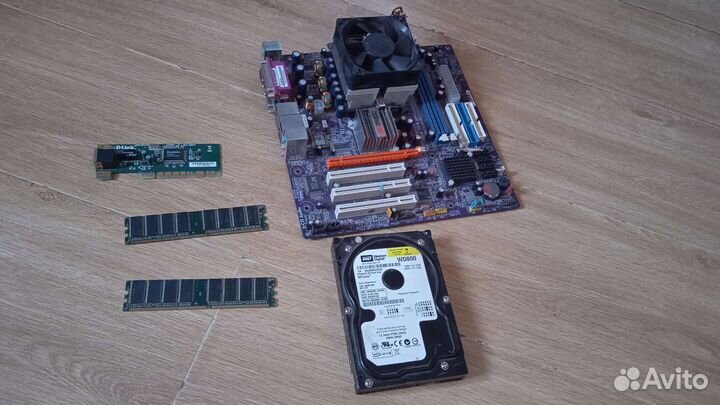 Материнская плата с процессором и памятью