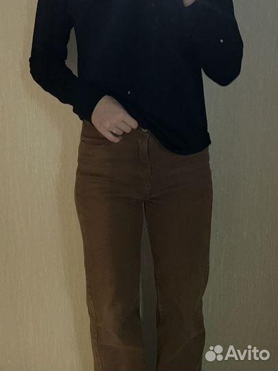 Коричневые прямые джинсы