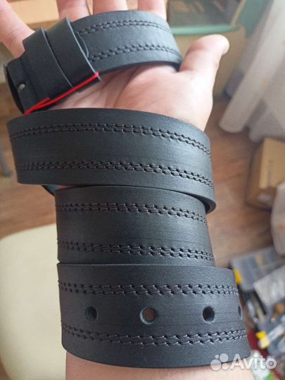 Мужской кожаный ремень черный
