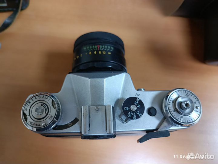 Зеркальный фотоаппарат зенит Е.Объектив Гелиос44-2