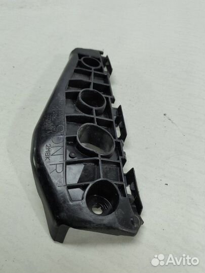 Крепление бампера переднее правое Toyota Corolla