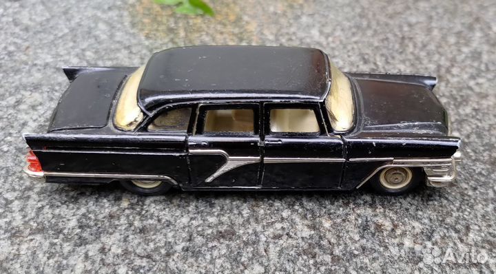 Модель автомобиль Чайка газ 13