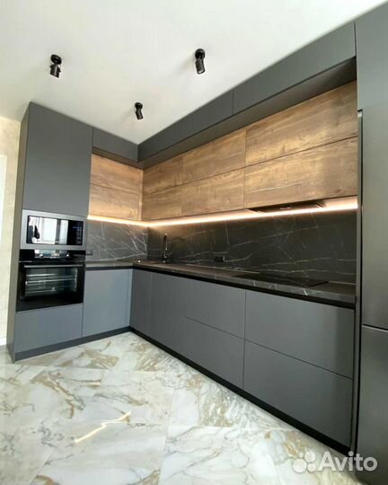 Кухонный гарнитур из массива