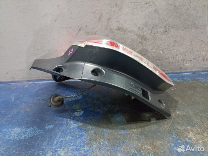 Фонарь правый Subaru Forester SJ