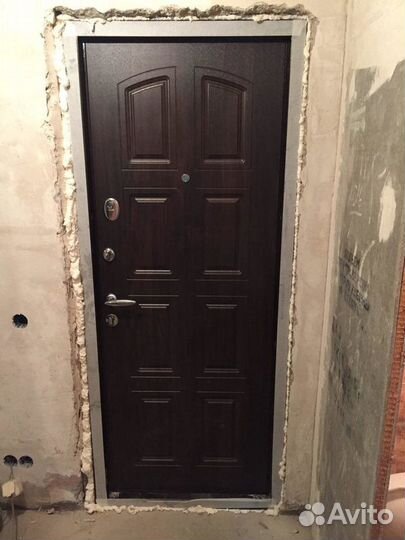 Дверь входная от завода в дом,квартиру 220
