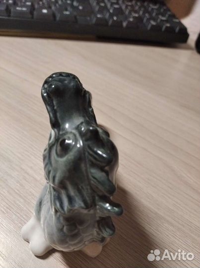 Фарфоровая статуэтка