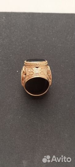 Мужской золотой перстень агатом
