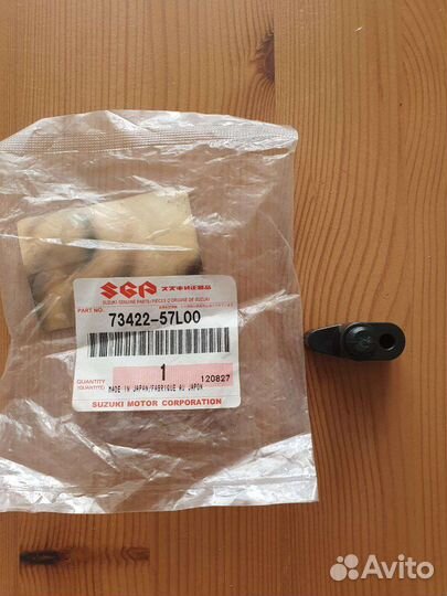 Кронштейн крепления бардачка Suzuki 73422-57L00