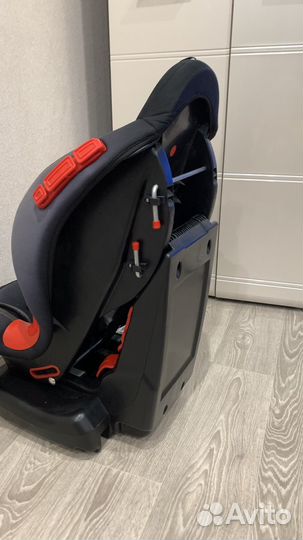 Автомобильное кресло