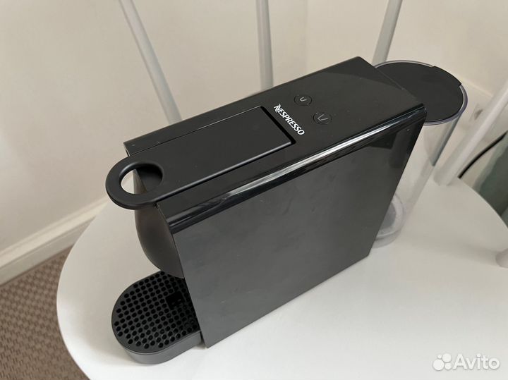 Капсултная кофемашина Nespresso Essenza Mini C30