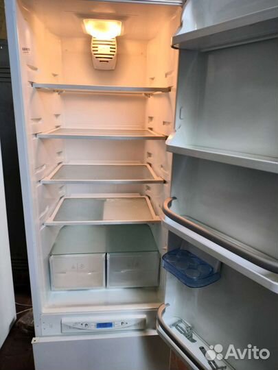 Встраиваемый холодильник