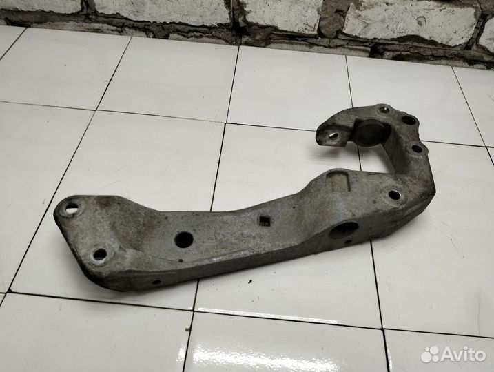 Кронштейн кпп BMW 5 F10