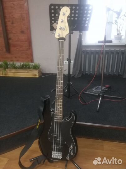 Продам бас гитару