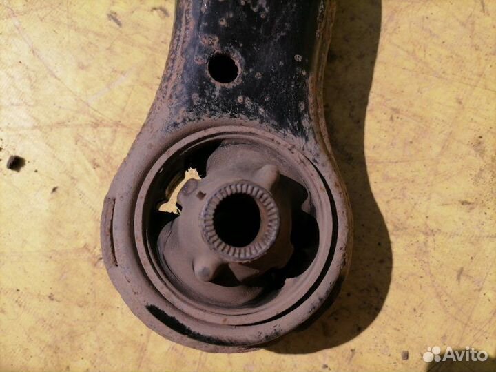 Рычаг передний правый нижний Toyota Camry 50