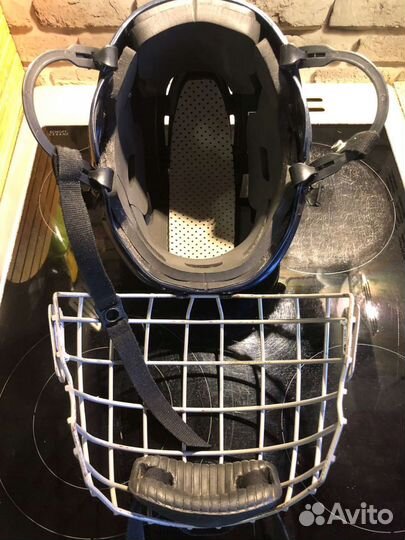 Хоккейный шлем