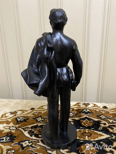 Скульптура Ульянов Ленин Гимназист