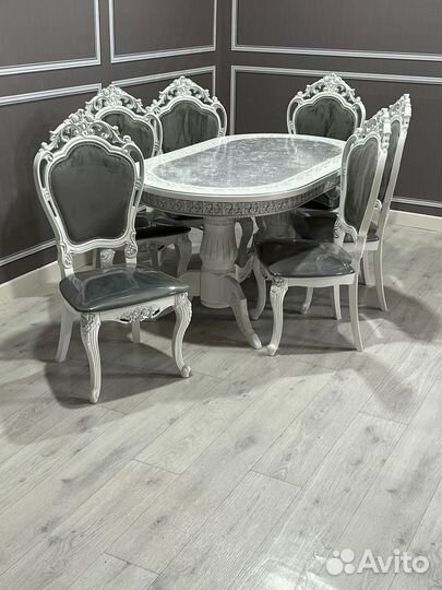 Кухонный стол и стулья