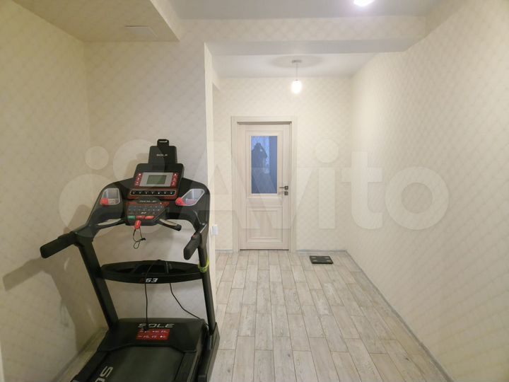 3-к. квартира, 126 м², 1/3 эт.