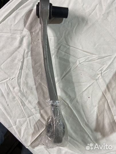 Поперечная тяга на Audi A8 4E0 501 529