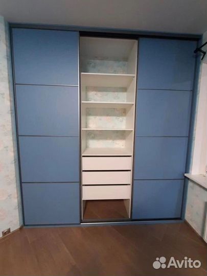 Шкаф-купе с зеркалом