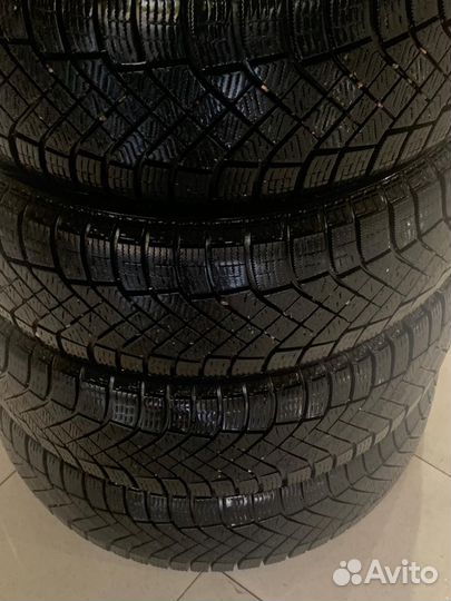 Pirelli Carrier Winter 205/55 R16