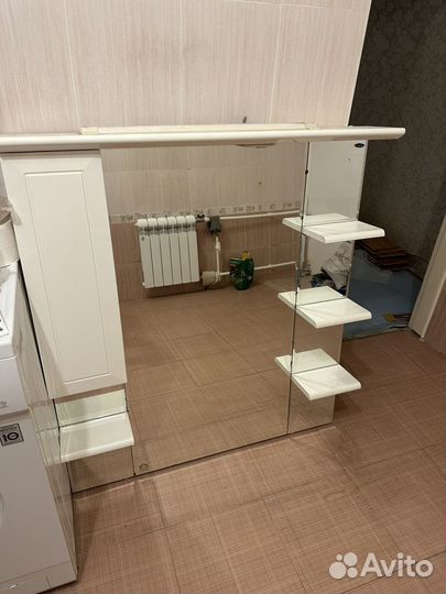 Зеркало навесное со встроенной розеткой