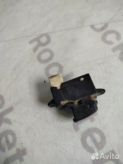 Кнопка стеклоподъемника задняя правая Hyundai