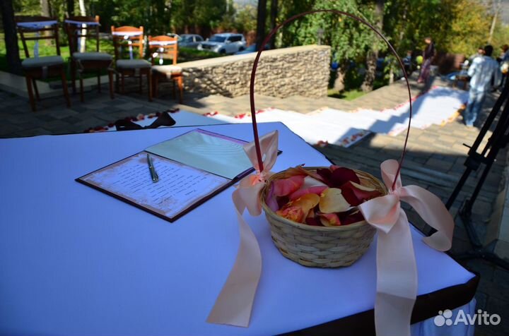 Свадебная корзиночка для лепестков роз