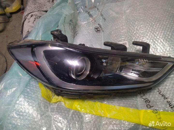 Фара правая Hyundai Elantra 6 (AD) 2016-2019