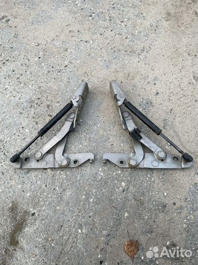 Петля крышки багажника Nissan Primera P12