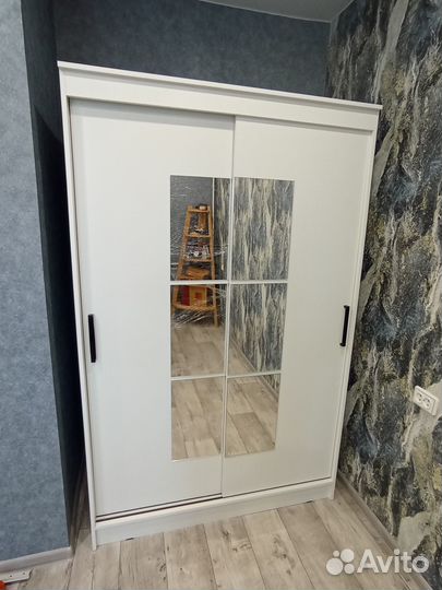 Шкаф купе с зеркалом белый