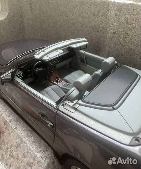 Norev mercedes sl500 r129 1:18 dealer