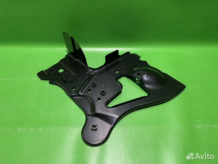 Кронштейн передней панели Mazda 3 BL