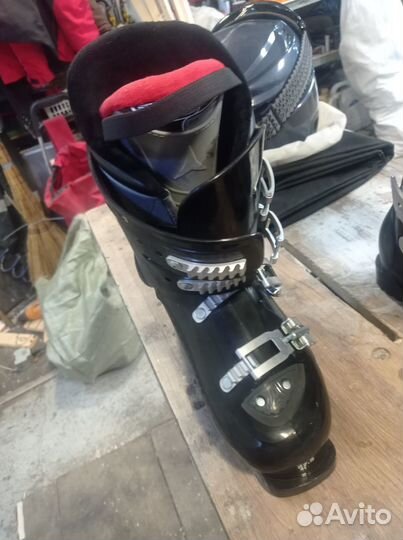 Горные лыжи volki, ботинки Атомик, каска очки