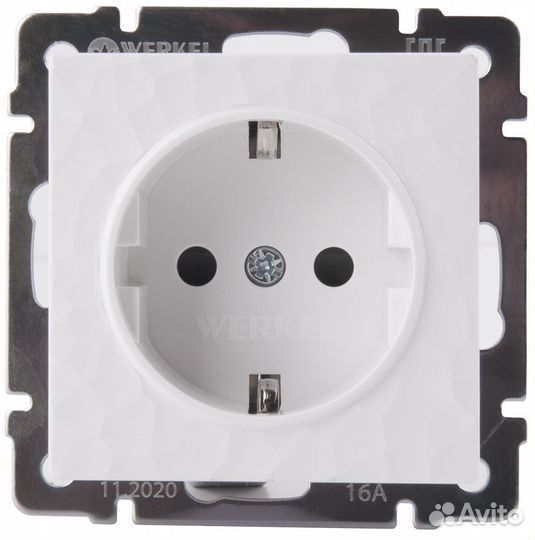 Розетка встраиваемая Hammer с заземлением цвет бел