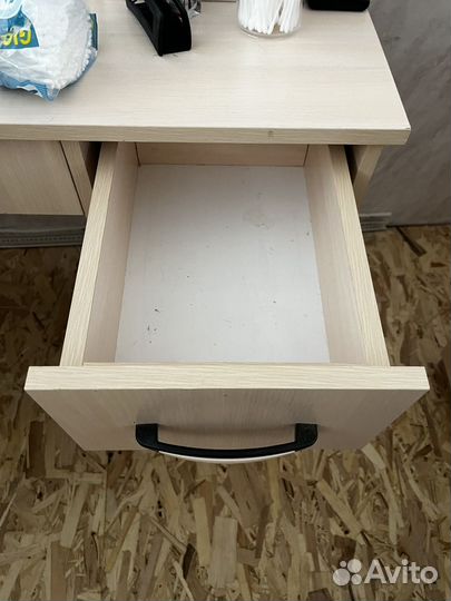 Туалетный столик с зеркалом