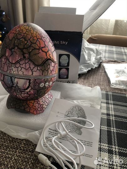 Светильник-колонка-проектор 