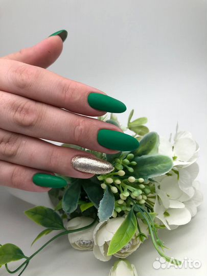 Маникюр и педикюр