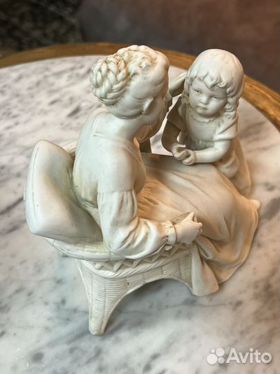 Статуэтка фарфор бесквит