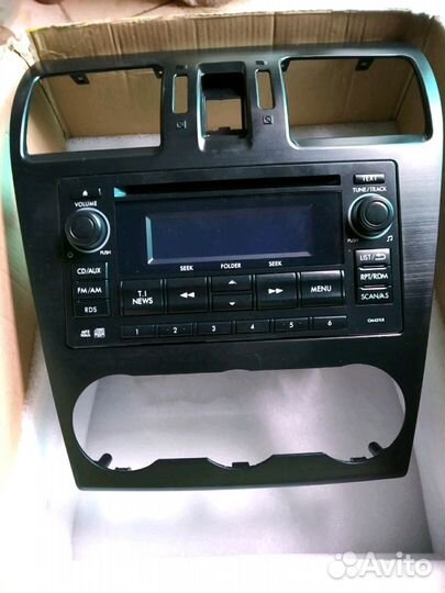 Б/у штатная магнитола с рамкой subaru xv 2013 года
